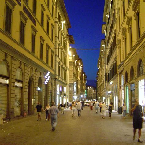 la strada gucci da via dei calzaiuoli firenze|via dei calzaiuoli location.